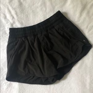 Lululemon Tracker IV short size 6